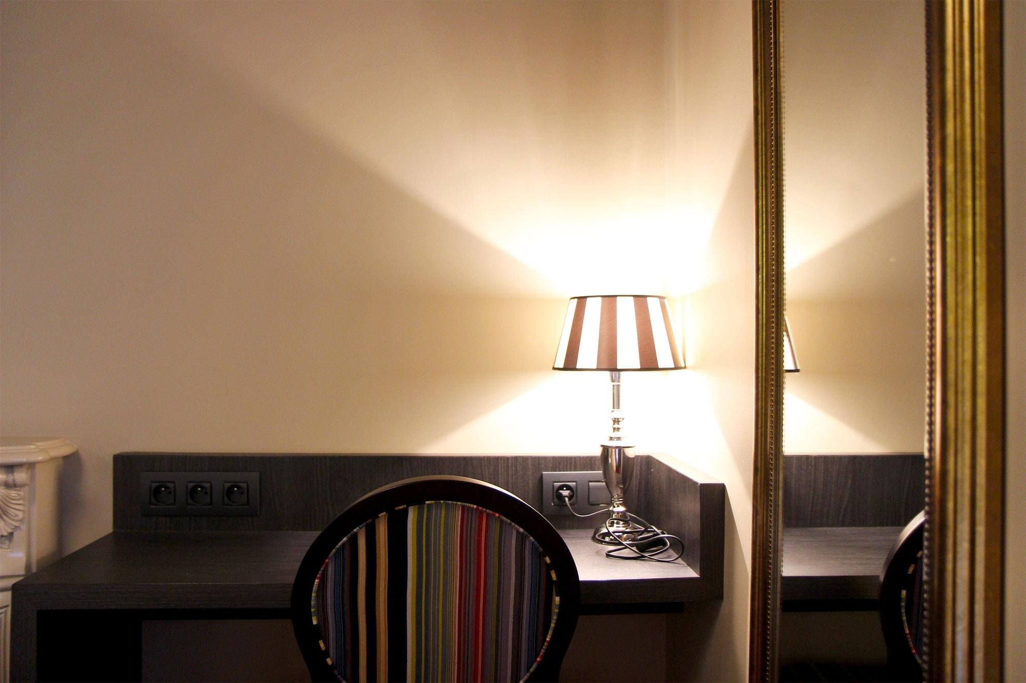 Best Western Le Montmartre - Saint Pierre Paris Bagian luar foto