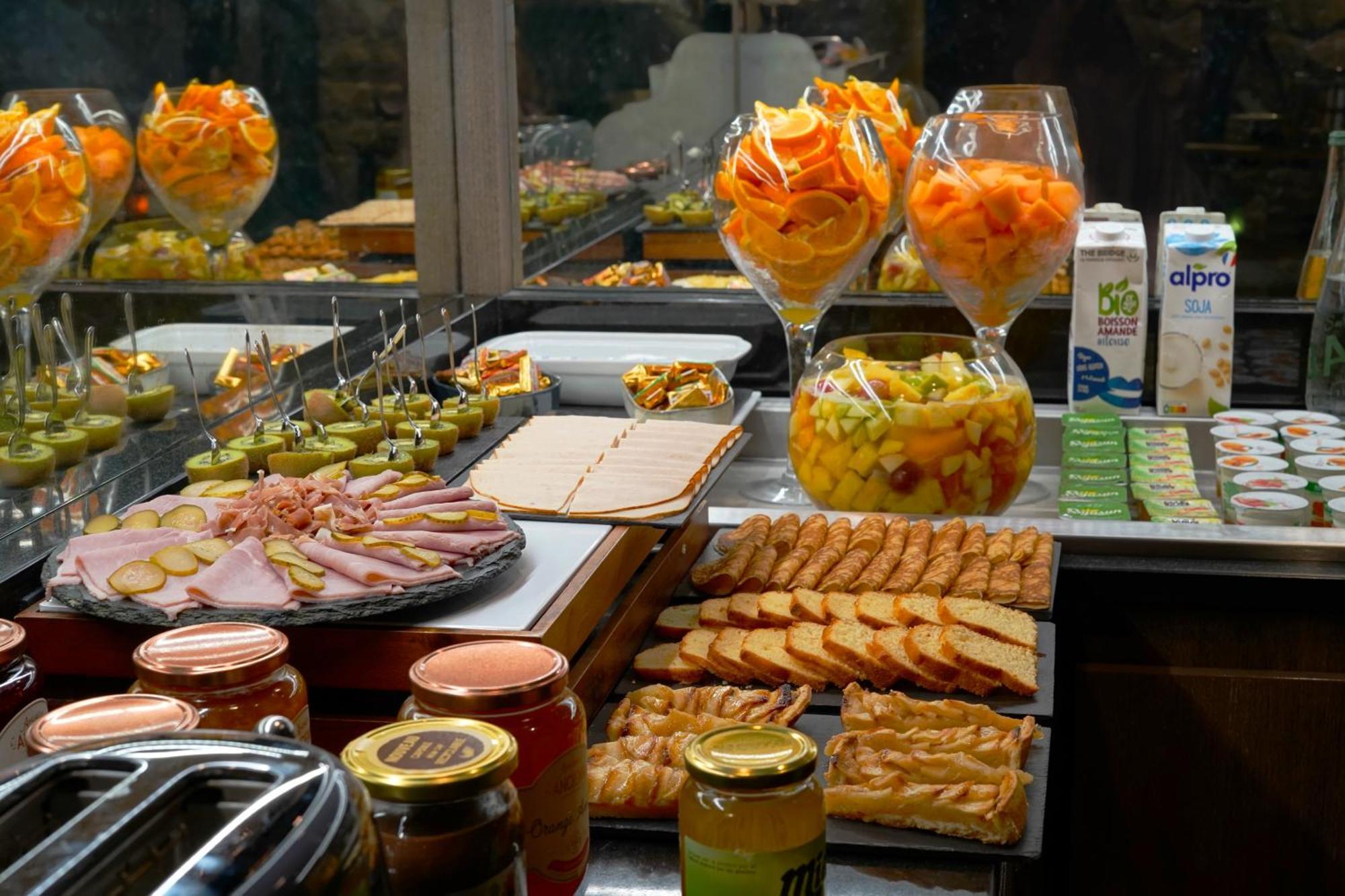 Best Western Le Montmartre - Saint Pierre Paris Bagian luar foto