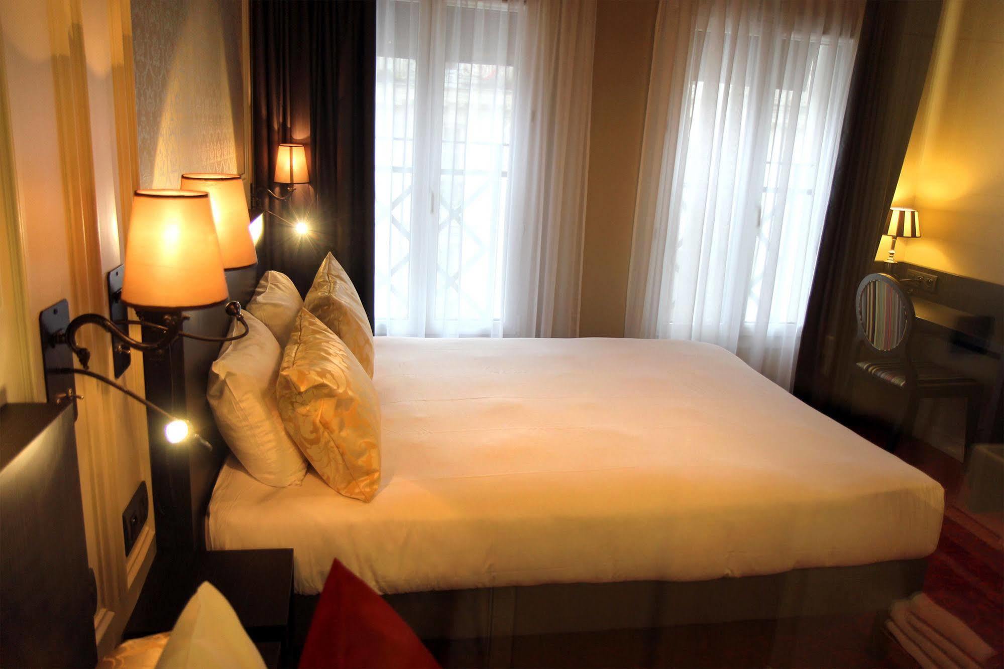 Best Western Le Montmartre - Saint Pierre Paris Bagian luar foto